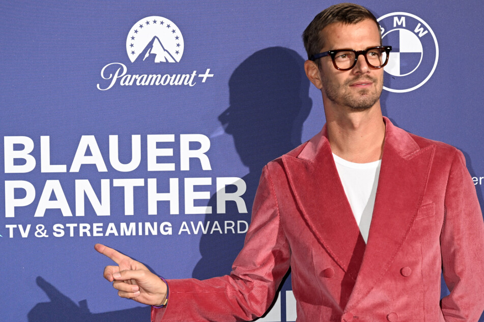 Joko Winterscheidt (44) wurde gleich zwei Mal bei der Verleihung des TV- und Streaming-Awards "Blauer Panther" ausgezeichnet.