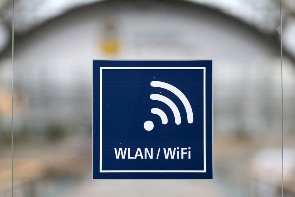 An insgesamt 180 Standorten soll es künftig per WLAN ins Netz gehen. (Symbolbild)