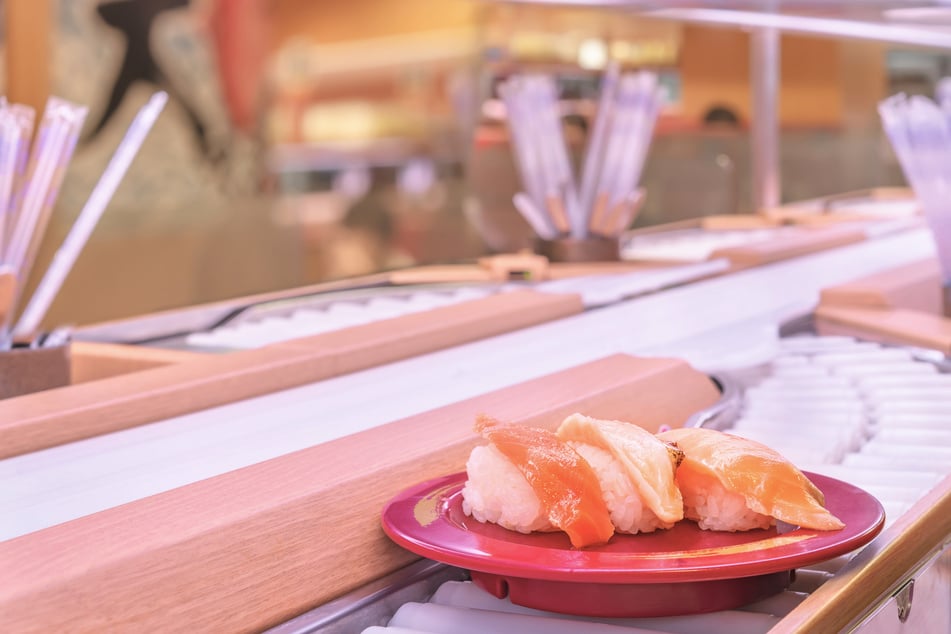 Sogenannte "Sushi-Terroristen" lecken ihn Japan die Gerichte an, die auf dem Fließband an ihnen vorbeifahren. (Symbolbild)