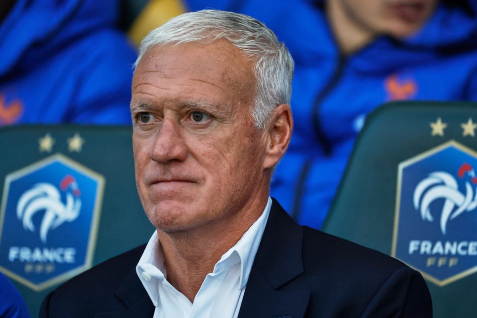 Didier Deschamps (57) wird im kommenden Gruppenspiel aufgrund eines Schicksalsschlages nicht auf der Bank sitzen.