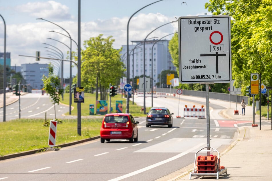 Auch in stadtauswärtiger Richtung ist der Abschnitt gesperrt. Autofahrer können die Rampenzufahrt zur Brücke am Ammonhof nutzen.