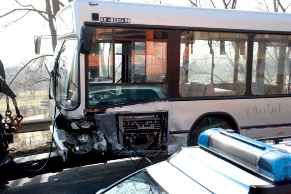 Ein Linienbus ist in der Nähe von Hilders mit einem Auto zusammengestoßen (Symbolbild).