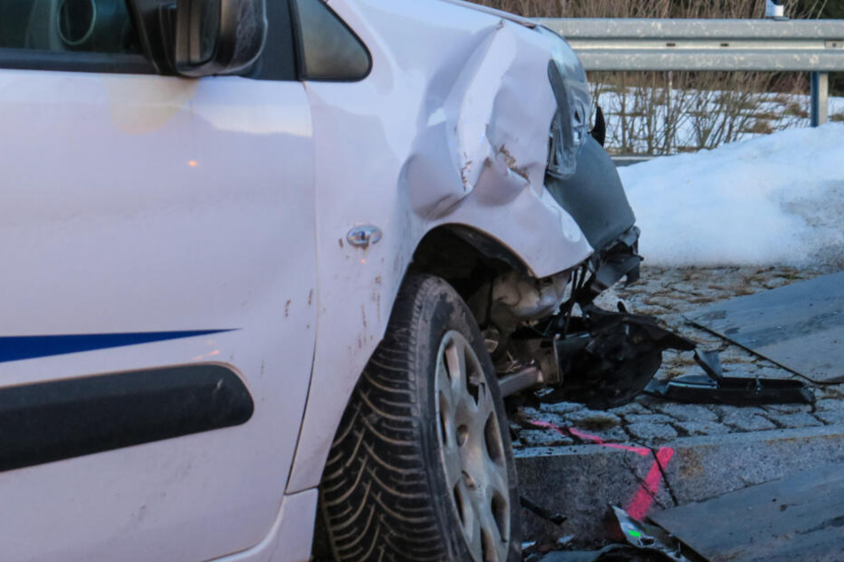 An dem Peugeot entstand ein erheblicher Sachschaden.