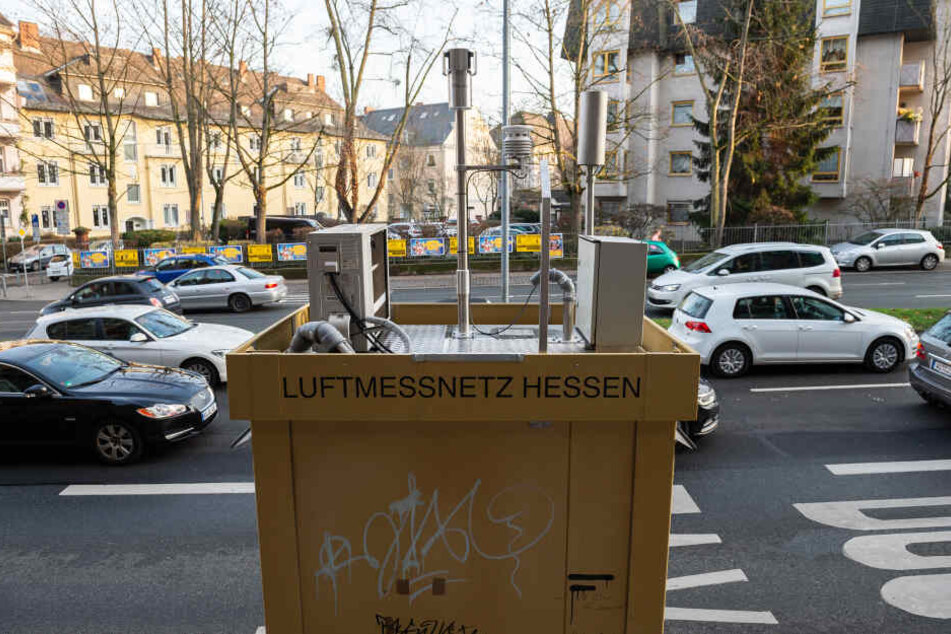 Eine Luftmessstation in der hessischen Landeshauptstadt Wiesbaden.