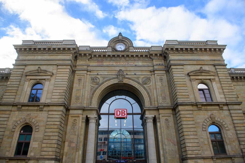 Trotz eines Hausverbots für den Hauptbahnhof hielt sich der aggressive 32-Jährige weiterhin dort auf. (Archivfoto)