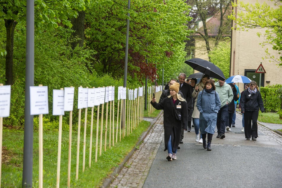 395 Schilder bilden den "Weg der Erinnerung".