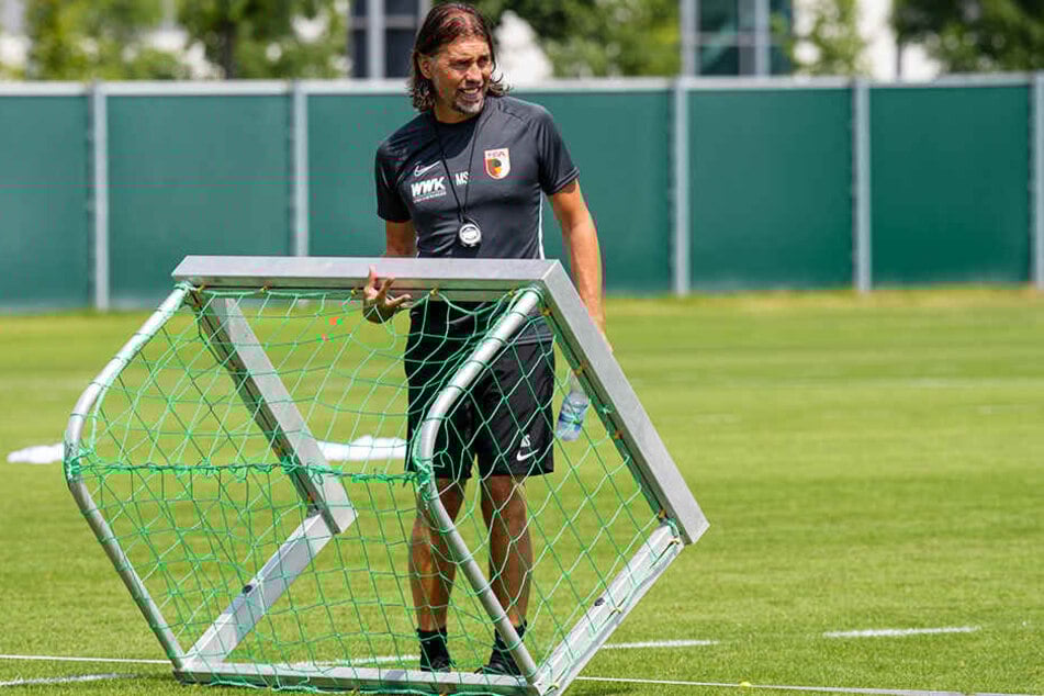 Für FCA-Trainer Martin Schmidt dürfte es nur darum gehen, die Klasse zu halten.