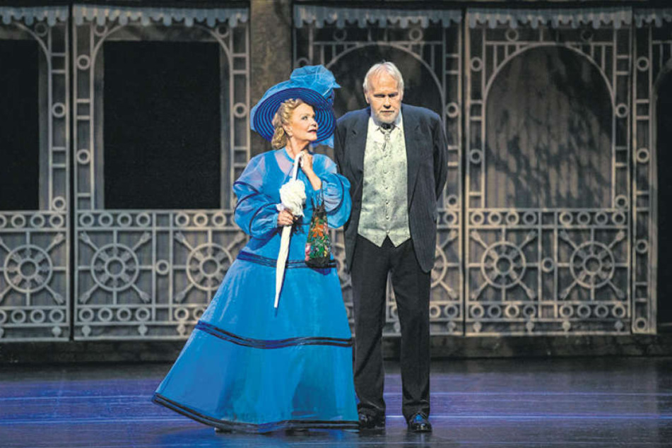 Im Chemnitzer Musical "My Fair Lady" stehen Dorit Gäbler (75, Mrs. Higgins) und Gunther Emmerlich (73, Pickering) nach langer Zeit mal wieder gemeinsam auf der Bühne.