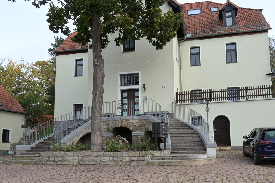 Das Anwesen von Familie Ranscht im Saalekreis wurde später aufwendig saniert und beherbergt heute 15 Mietwohnungen.