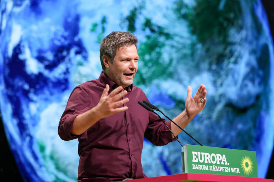 Robert Habeck, Bundesvorsitzender von Bündnis 90/Die Grünen, während der 43. Bundesdelegiertenkonferenz in Leipzig. Im Mittelpunkt des Parteitages stand die Verabschiedung des Europawahlprogramms und die Aufstellung der Bundesliste der Grünen für die Euro
