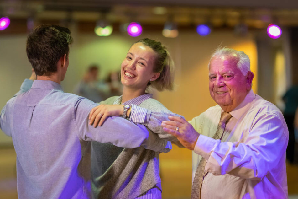 Einmal Tanzlehrer, immer Tanzlehrer: Jürgen Schimmel (78) gibt die Führung der Tanzschule Köhler-Schimmel ab.