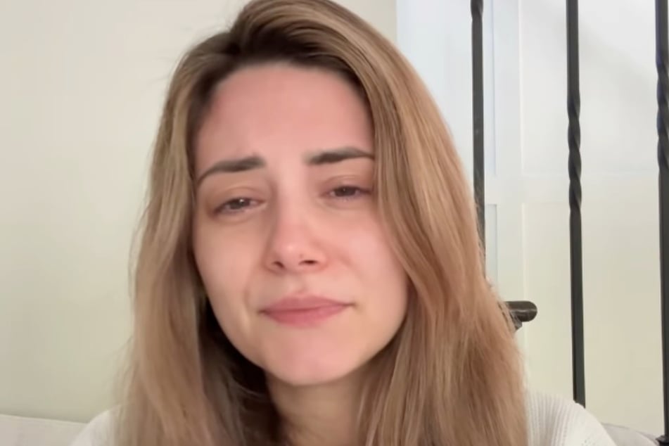 So kennen Tuckers Fans sie nicht: Courtney Budzyn zeigt sich ungeschminkt unter Tränen.
