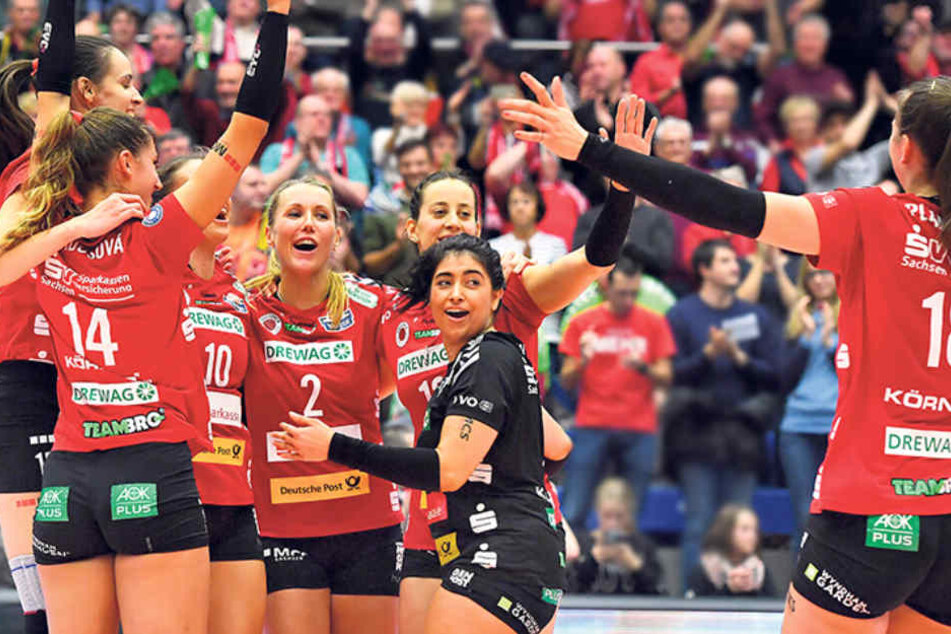 3:0 gewonnen! Der DSC feiert seinen Heimsieg gegen Wiesbaden - rechts Sasa Planinsec.
