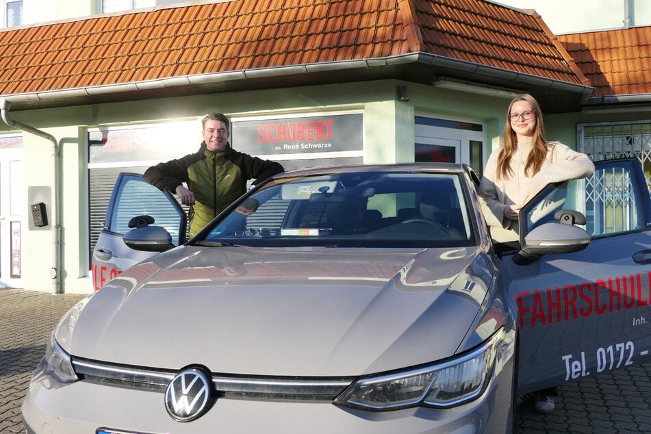 Thea Fritzsche (18) und Thomas Kühn (47) von der Fahrschule Schubert handelten sofort.