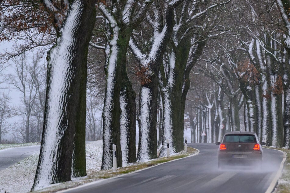 Eisglatte Fahrbahnen: Brandenburg im Verkehrschaos