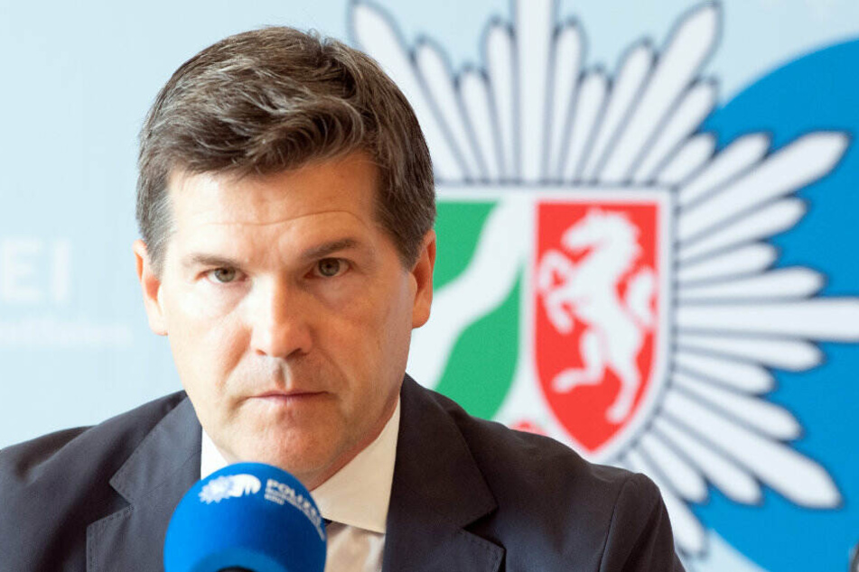 Staatsanwalt Ulrich Bremer bei der Pressekonferenz zum Glukosetest-Fall.