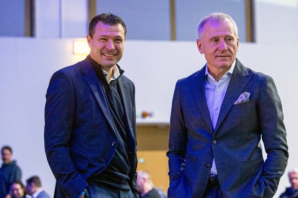 Peter Görlich (58, r.) ist der neue starke Mann bei Hertha.