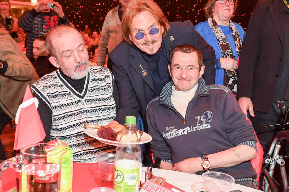 Große Stimme und großes Herz: Frank Zander spendiert Obdachlosen ein Weihnachtsessen. (Archiv)