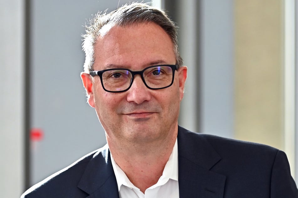 Sportbürgermeister Jan Donhauser (56, CDU) hofft auf einen Einbau Ende nächster Woche.