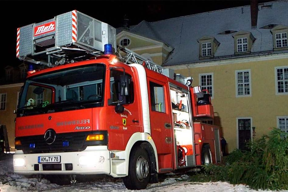 Die Feuerwehr
rückte mit der
Drehleiter zum
Kinderheim aus.