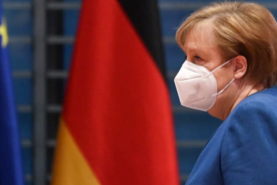 Bundeskanzlerin Angela Merkel (66, CDU) mit Mund-Nasen-Maske bei einer Kabinettssitzung im Bundeskanzleramt.
