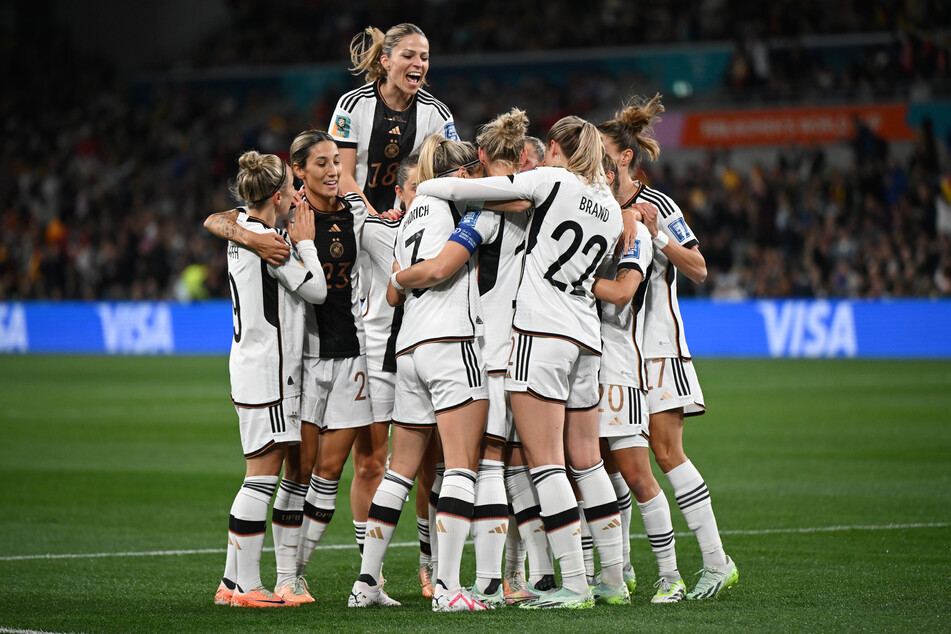 Die DFB-Mädels haben zum WM-Auftakt gleich sechsmal Grund zum Jubeln und feiern damit den bisher höchsten Sieg des Turniers.