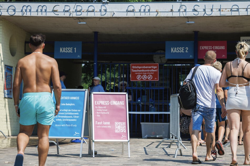 Viele Berliner suchten vor allem im Schwimmbad oder an den Badeseen etwas Abkühlung.