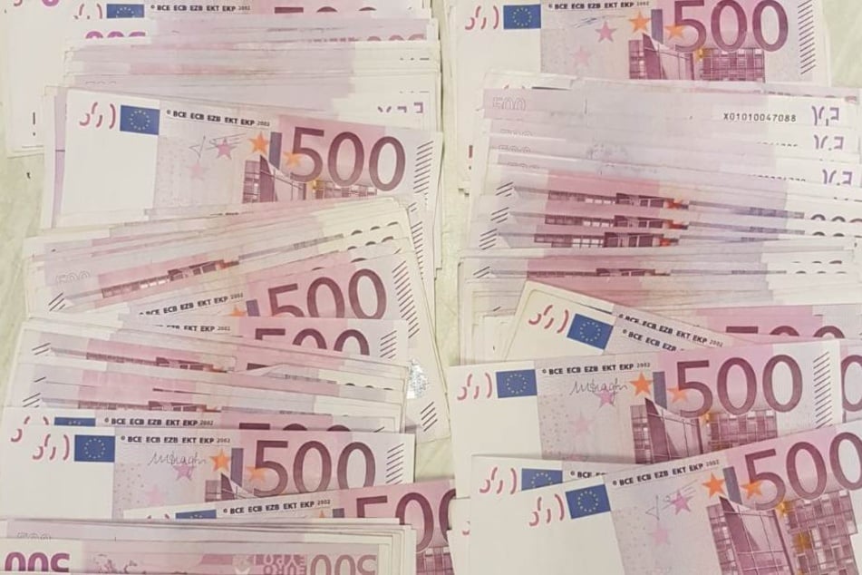 Falsche Polizeibeamte aus Bonn erbeuten beinahe hohen Bargeldbetrag!