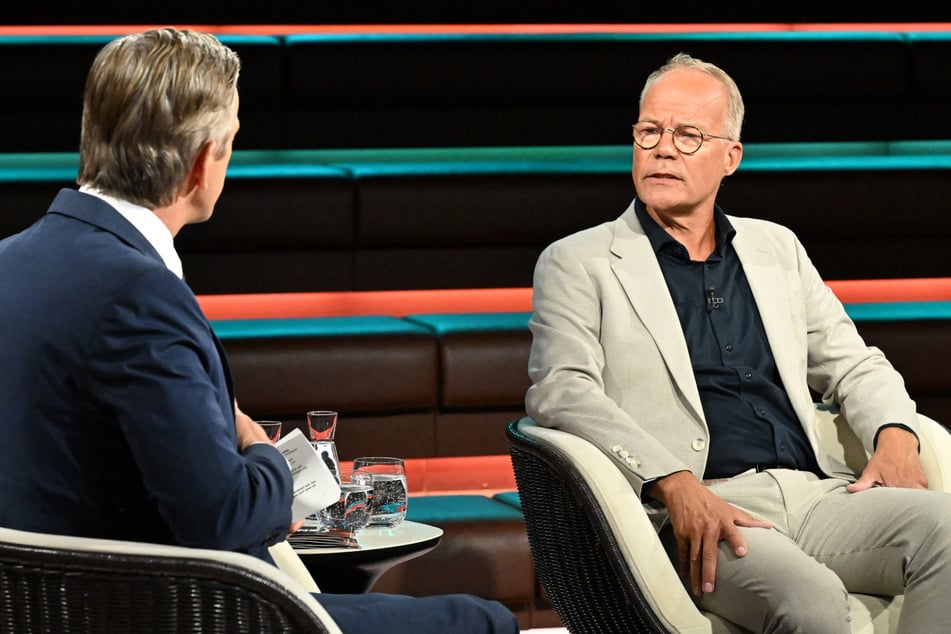 Markus Lanz will klare Antwort von Politiker hören: "Gibt es eine Einwanderung in Sozialsysteme, oder nicht?"