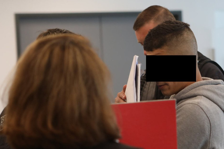 Der mutmaßliche Mörder von Dresden, Abdullah Al H.H. (rechts) im Jahr 2018 vor Gericht.