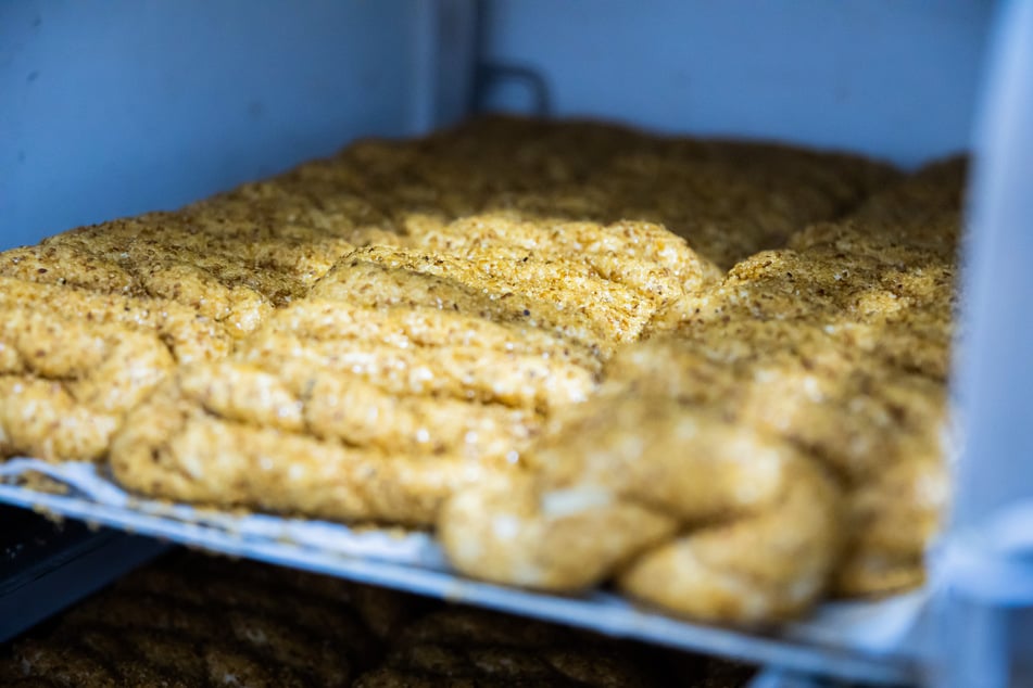 Eine Person, die türkisches Gebäck herstellt, wurde nun auch noch festgenommen.