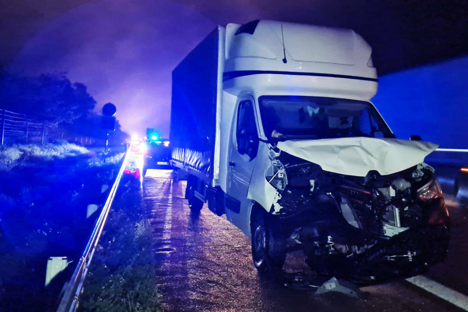 Unfall A2: Transporter kracht in VW: Vier Verletzte nach Auffahrunfall auf A2