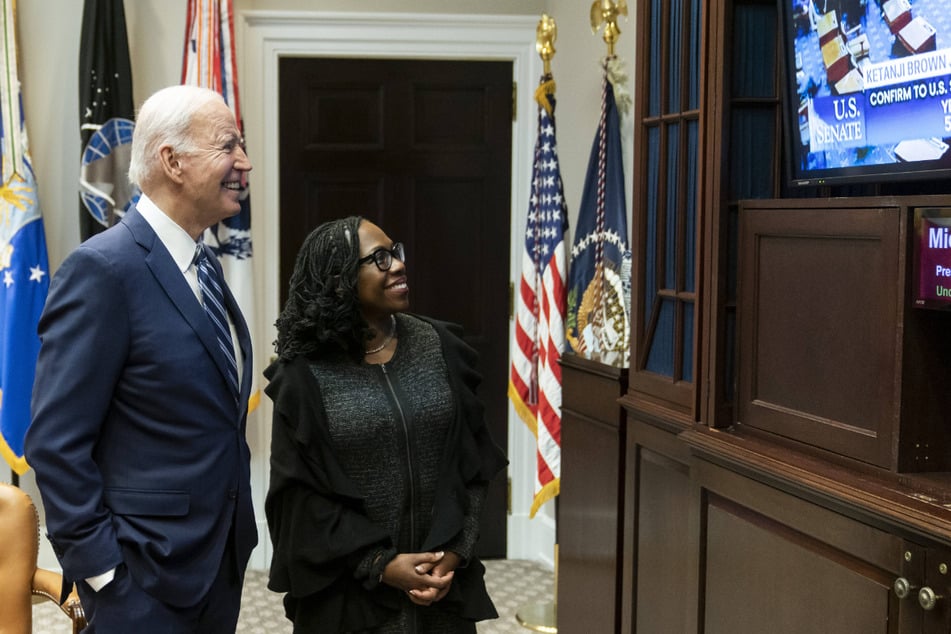President Joe Biden (l.) and Supreme Court Nominee Ketanji Brown Jackson watch as the US Senate voted to confirm her to the Supreme Court at the White House in Washington D.C. on Thursday.