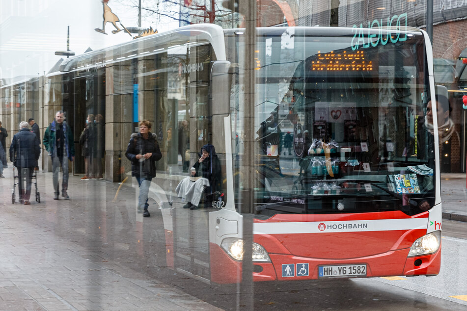 Hamburg: Hamburgerin erleidet nach Busfahrt Verätzungen am Gesäß