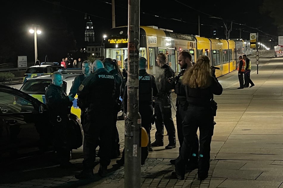 In einer Straßenbahn der Linie 7 kam es im August zu einem erschreckenden Angriff. Nun steht die Anklage gegen zwei Syrer (beide 21).