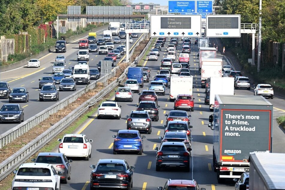 Con el comienzo de las vacaciones de verano, las autopistas en Renania del Norte-Westfalia volverán a estar llenas. (Imagen simbólica)