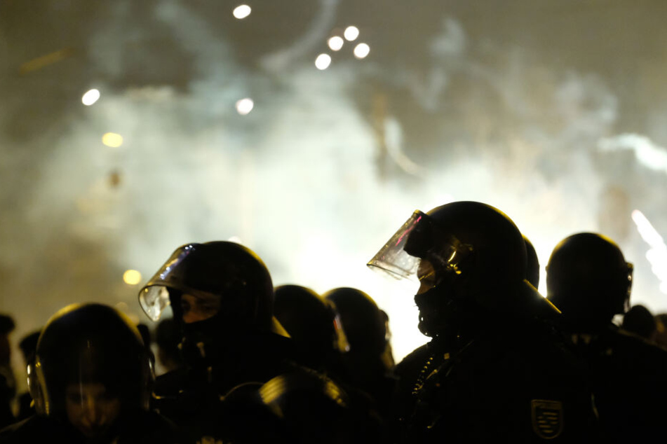Die Polizei hatte in der Nacht wieder viel zu tun. (Symbolbild)