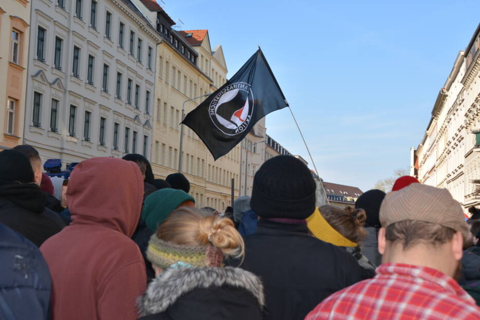 Zahlreiche Gegendemonstranten sammelten sich in der Brandstraße.