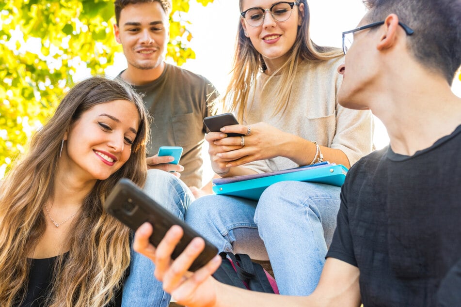 Perfekt für unterwegs ist der o2 Unlimited Smart von Mega SIM – mit unbegrenzten Daten, 5G-Netz und Telefon-Flat.