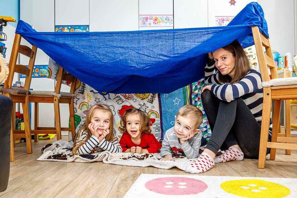 Die junge Familie braucht jetzt Hilfe: Mutter Marie mit Elena, Miro (3) und Nevena (5).