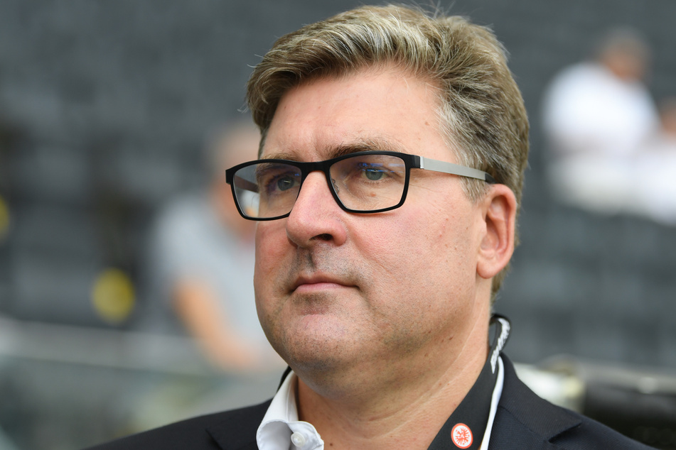 Eintracht Frankfurts Vorstandssprecher Axel Hellmann (50) sprach eine deutliche Warnung an all diejenigen aus, die auf dem Schwarzmarkt aktiv werden wollen.
