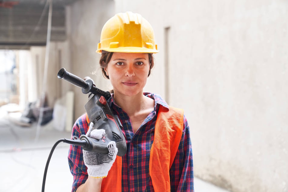 Wer eine Ausbildung im Handwerk beginnt, erwirbt praktische und gefragte Kompetenzen und hat anschließend viele berufliche Möglichkeiten - auch als Frau in Männerdomänen.