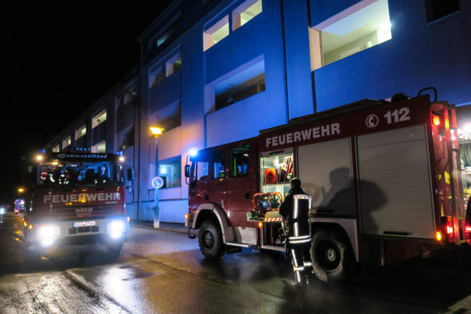 Die Feuerwehren aus Schwarzenberg und Umgebung wurden am Dienstagabend in die Robert-Koch-Straße zur Seniorenresidenz gerufen.