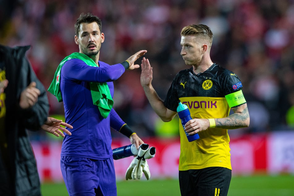 Marco Reus (r.) und Roman Bürki (33, l.) spielten sieben Jahre lang zusammen beim BVB. Jetzt sehen sie sich wohl in den USA wieder.