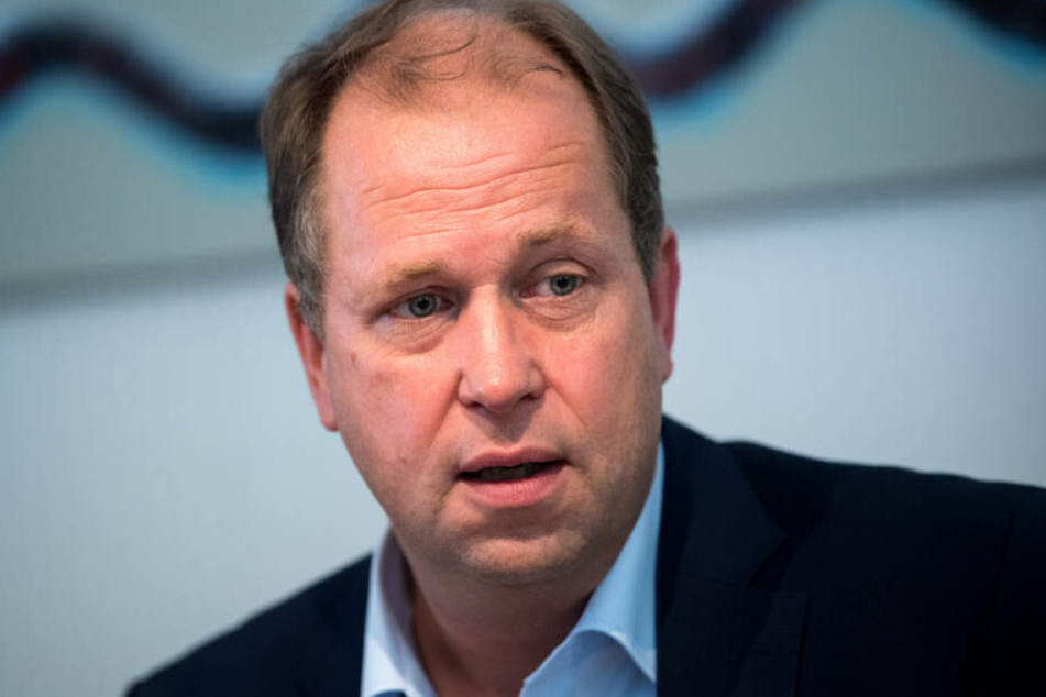 Für die Landesregierung habe "die Rückführung von Straftätern oberste Priorität", sagte NRW-Flüchtlingsminister Joachim Stamp (FDP).
