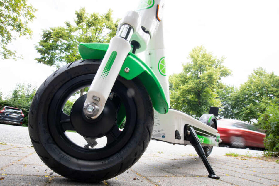 Der Mann musste seinen Führerschein abgeben und den E-Scooter stehen lassen. (Symbolbild)