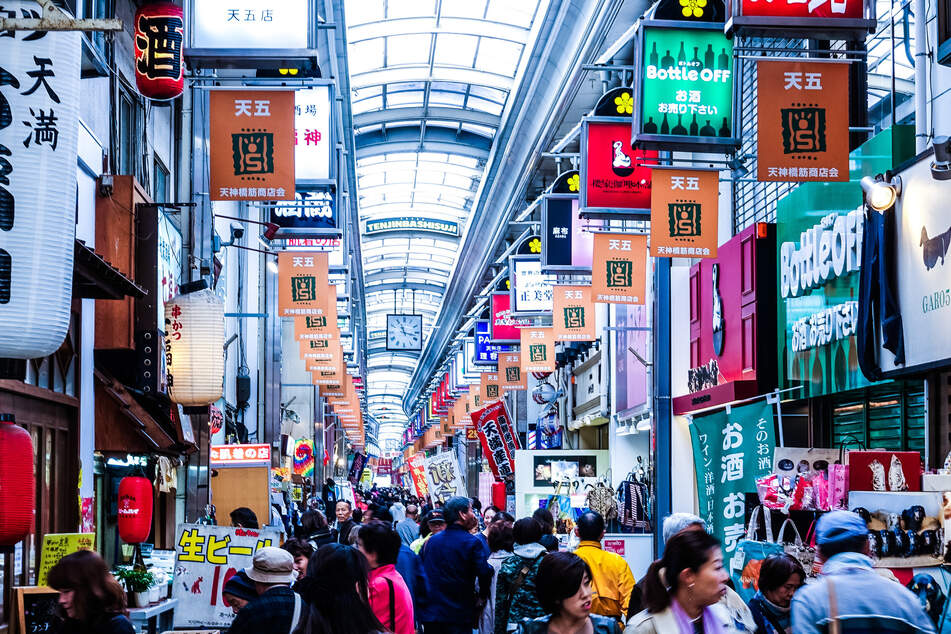 In Osaka befindet sich die längste überdachte Fußgängerzone.