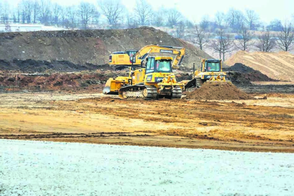 An der Knappsdorfer Straße im Gewerbegebiet Airportpark in Klotzsche laufen bereits die Bauvorbereitungen.
