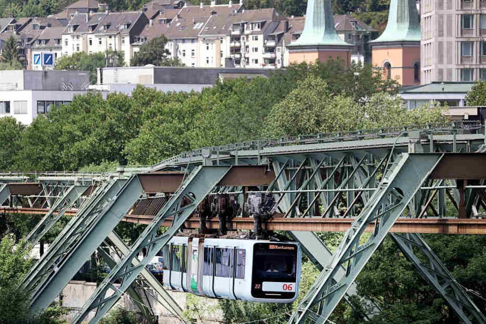 Im November 2018 war an der Hochbahn eine Stromschiene auf mehreren Hundert Metern Länge herabgestürzt.