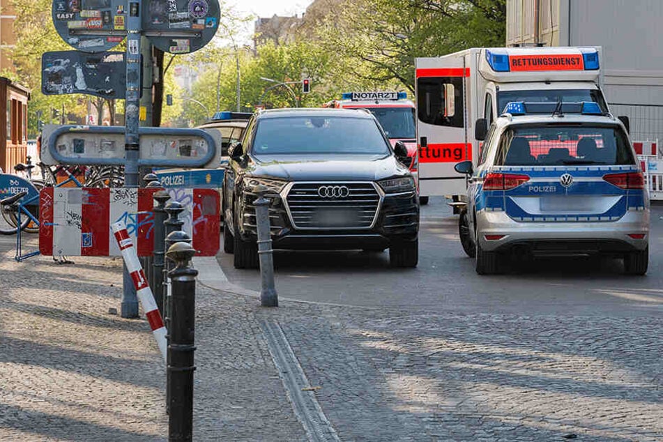 Die Frau wurde schwer verletzt. Sie musste in ein Krankenhaus gebracht werden. (Symbolbild)